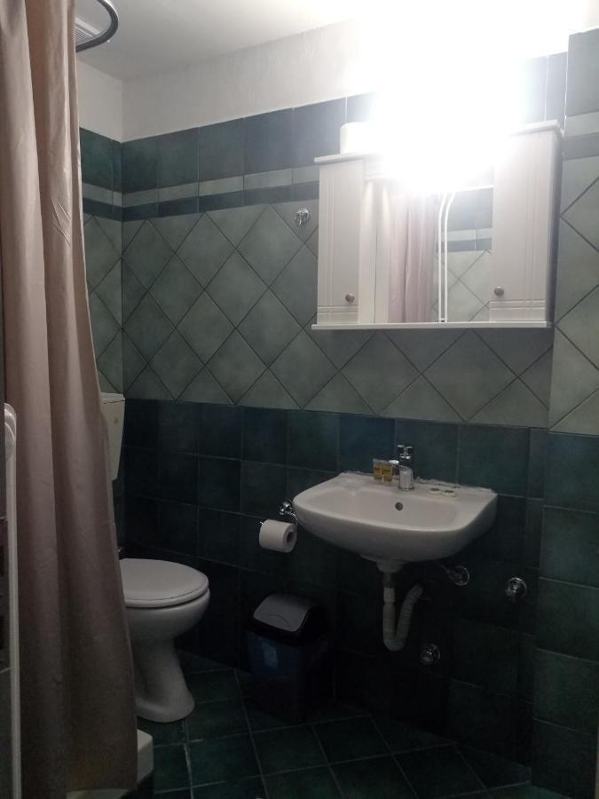 Alexander Rooms & Apartments 伊古迈尼察 外观 照片